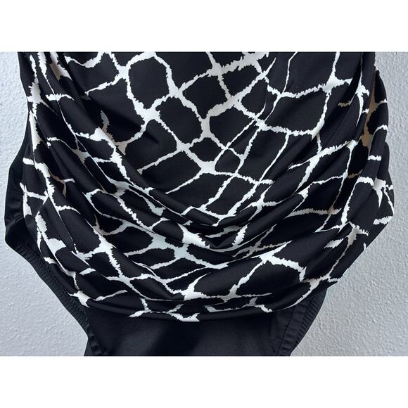 Trimshaper Sz 16 Tall 1 Pc Ruched Black & White Adj Straps Shelf Bra Swimsuit - Picture 2 of 13